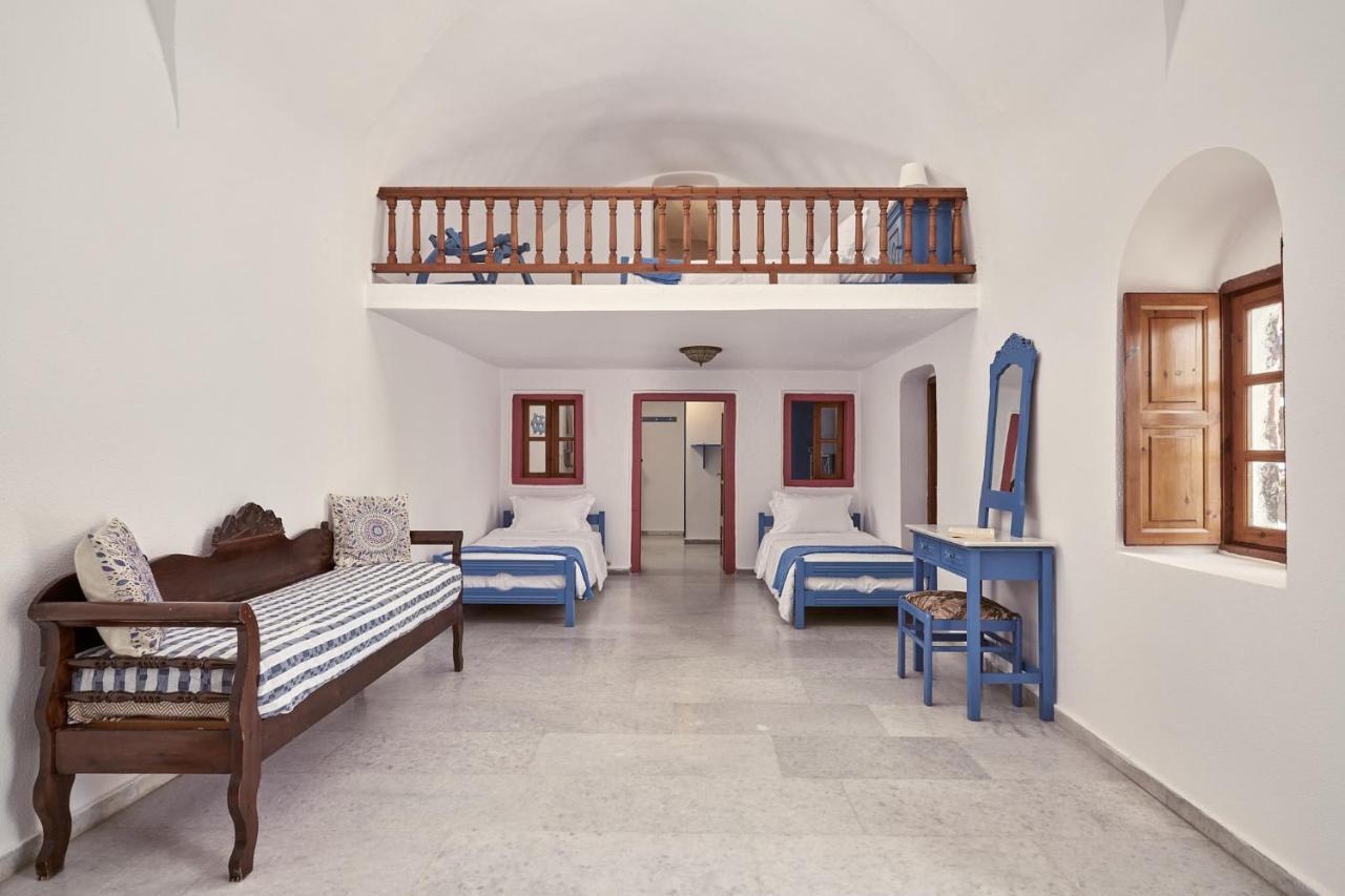 Amphitheater Cave Houses Fira  Extérieur photo